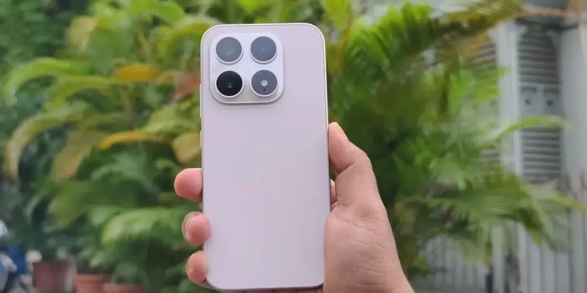 Xiaomi-17-compact-flagship-smartphone-with-ultra‑slim-bezels-and-Leica-camera-system