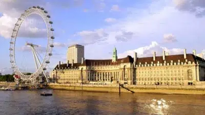 Best hotels in London 2025 overlooking River Thames with Big Ben, Westminster Abbey and luxury accommodations